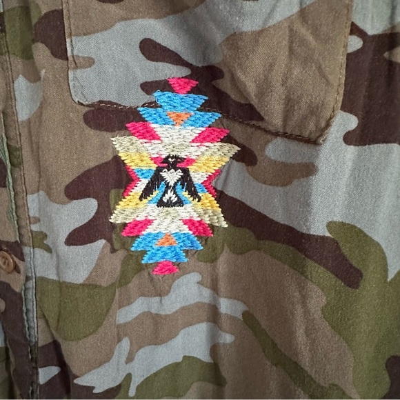 Andree by Unit Camo Embroidered  Roll Tab Long Sleeve Top Size M Tribal Aztec - Picture 2 of 13